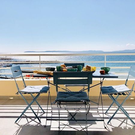 T3 Front De Mer Dernier Etage Vue Mer Petit Havre De Paix Pour Vos Vacances Emplacement Unique Vue Mer Panoramique A 180 Degres Pour Ce T3 En Face De La Plage Front De Mer Vue Sur Les Iles 5 Et Dernier Etage Avec Ascenseur Le Lavandou Extérieur photo