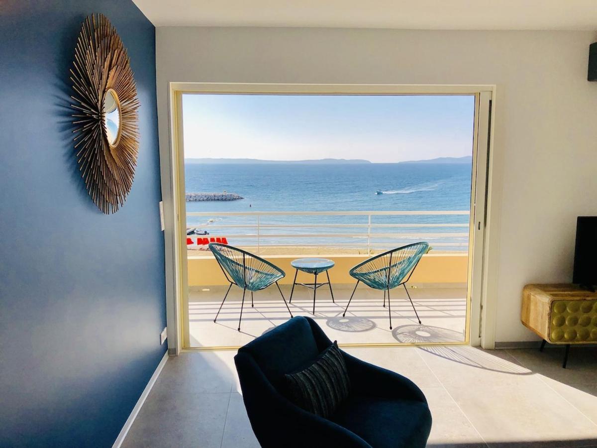 T3 Front De Mer Dernier Etage Vue Mer Petit Havre De Paix Pour Vos Vacances Emplacement Unique Vue Mer Panoramique A 180 Degres Pour Ce T3 En Face De La Plage Front De Mer Vue Sur Les Iles 5 Et Dernier Etage Avec Ascenseur Le Lavandou Extérieur photo