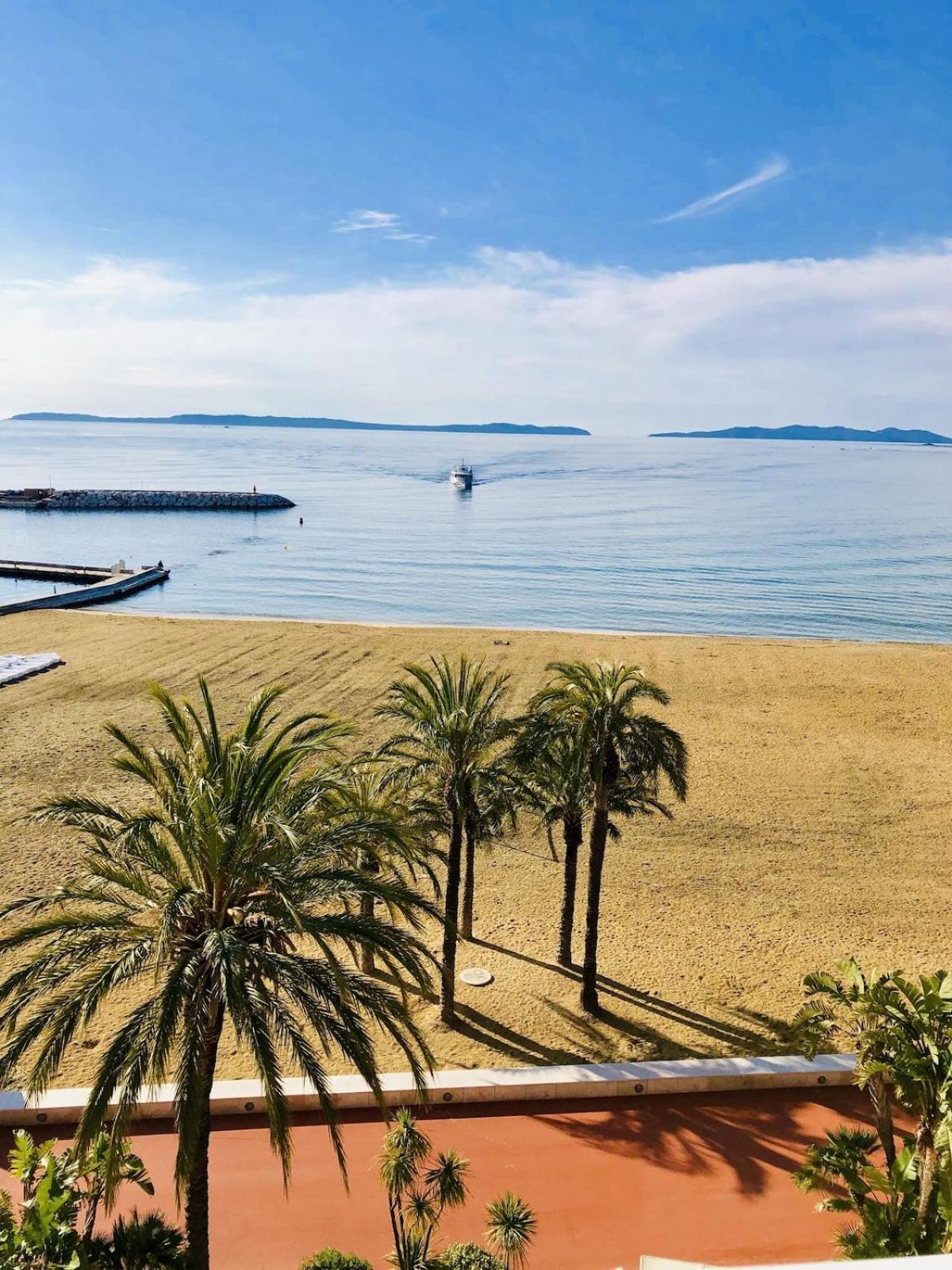 T3 Front De Mer Dernier Etage Vue Mer Petit Havre De Paix Pour Vos Vacances Emplacement Unique Vue Mer Panoramique A 180 Degres Pour Ce T3 En Face De La Plage Front De Mer Vue Sur Les Iles 5 Et Dernier Etage Avec Ascenseur Le Lavandou Extérieur photo